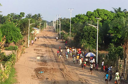 300 conjuntos de farolas semidivididas EN EL Congo