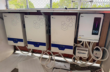 7 conjuntos de sistemas de energía solar de 10.2KW en las Islas Salomón