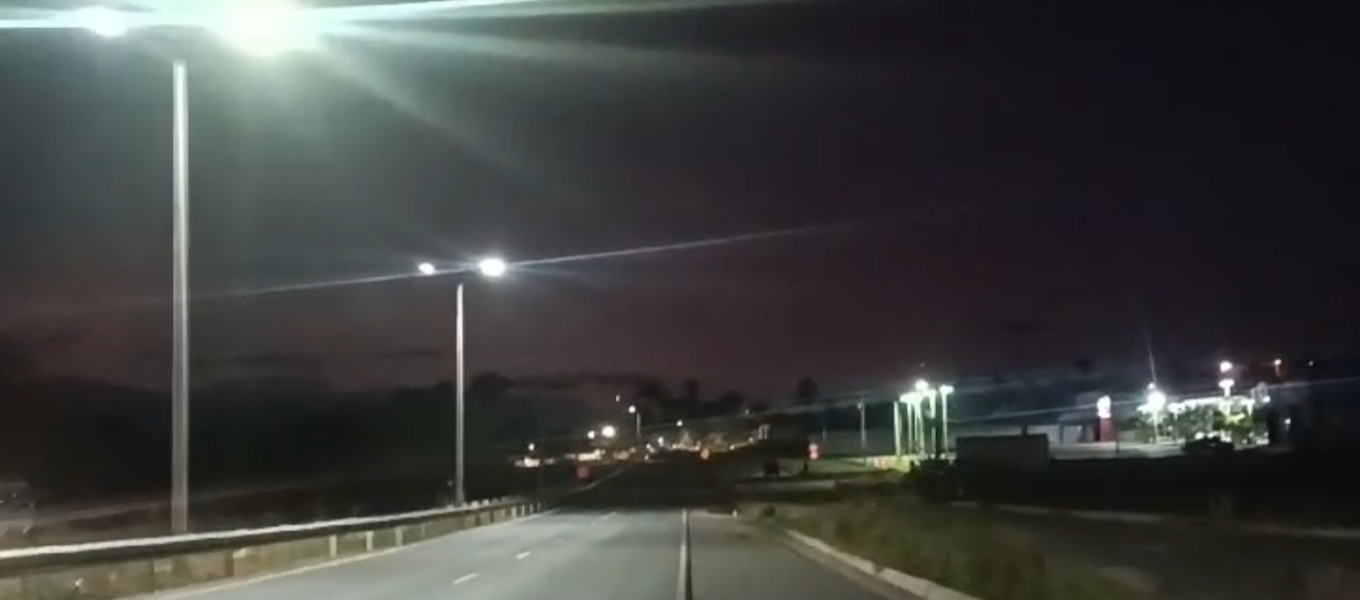 Solución de luz de calle solar de alto brillo de 150W para carreteras principales